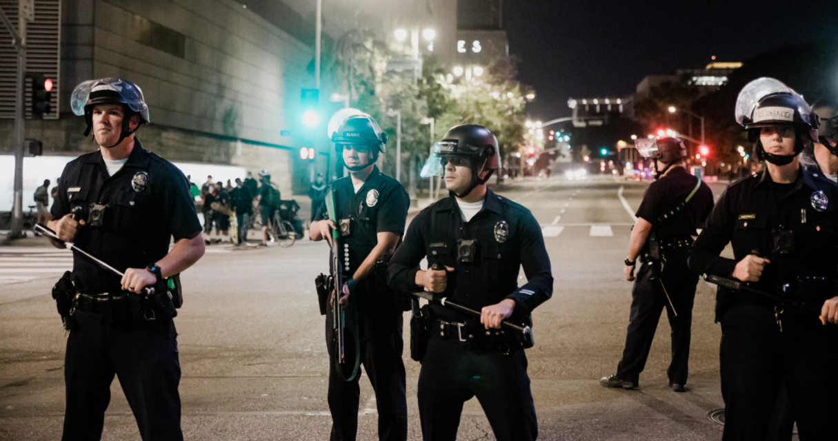 Avondklokrellen als podium voor Rutte