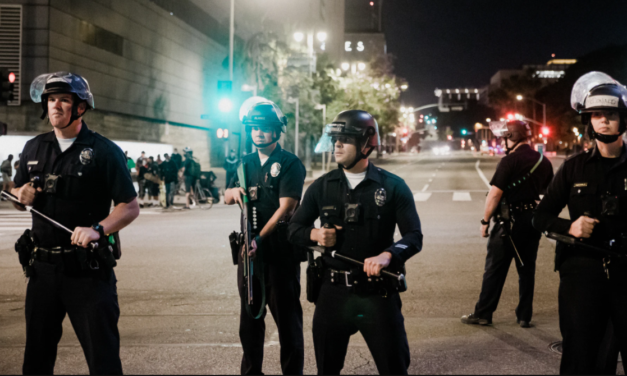 Avondklokrellen als podium voor Rutte