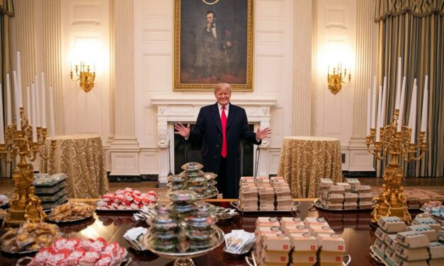 Stop eens met fakenews over Trump!