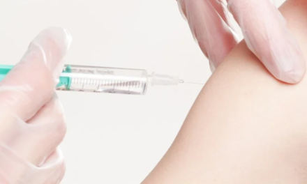 Vaccineren is eng, en dwingen is nog enger