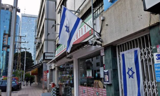 Feitenvrije emo-show bij Bar Laat demoniseert Israël
