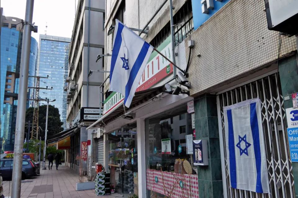 Feitenvrije emo-show bij Bar Laat demoniseert Israël