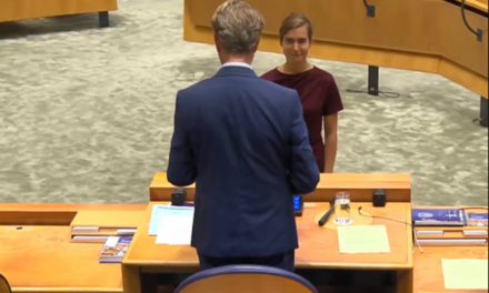 Lidewij dekt de problemen bij Forum toe